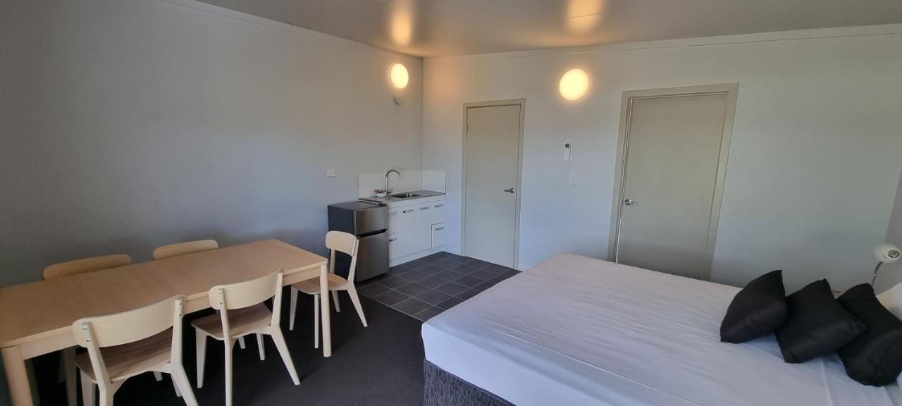 Narangba Motel Экстерьер фото